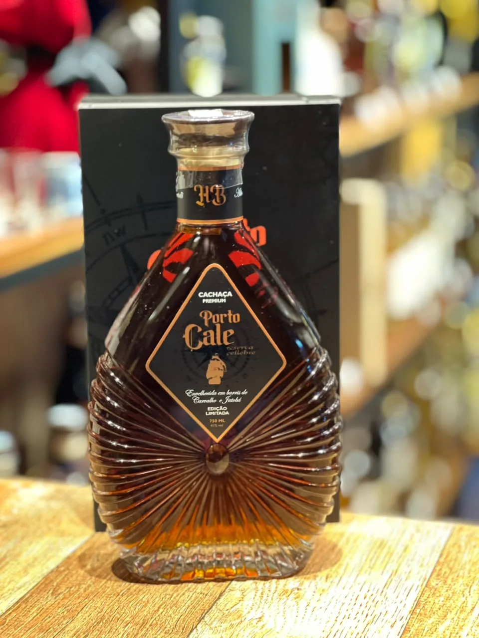 Garrafa decorativa com a palavra Café no rótulo